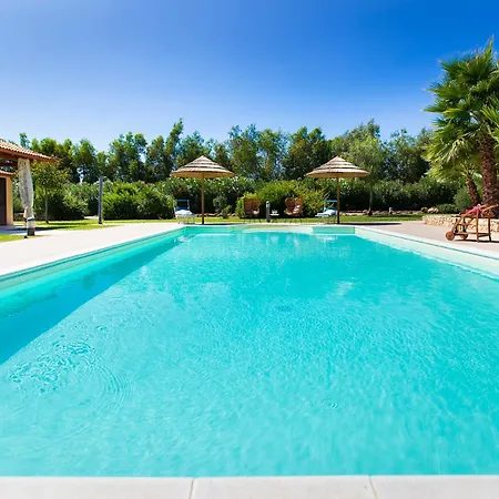 Morena With Exclusive Swimming Pool And Large Garden