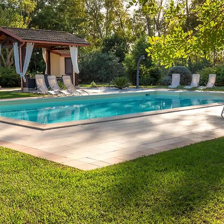 Morena With Exclusive Swimming Pool And Large Garden Willa