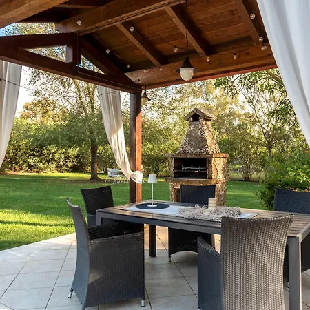 Morena With Exclusive Swimming Pool And Large Garden *