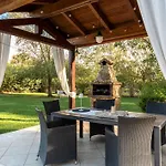 Morena With Exclusive Swimming Pool And Large Garden *