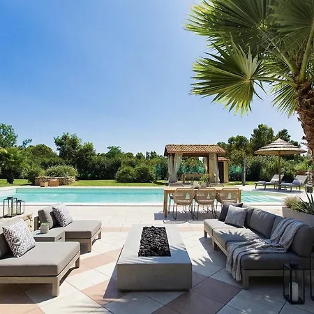 Morena With Exclusive Swimming Pool And Large Garden