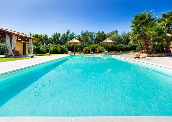 Morena With Exclusive Swimming Pool And Large Garden