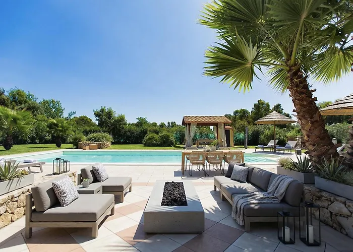 Morena With Exclusive Swimming Pool And Large Garden