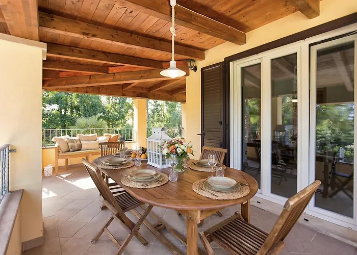 Morena With Exclusive Swimming Pool And Large Garden